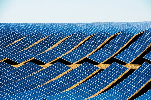 Ingeniería civil y fotovoltaica con enfoque constructivo real